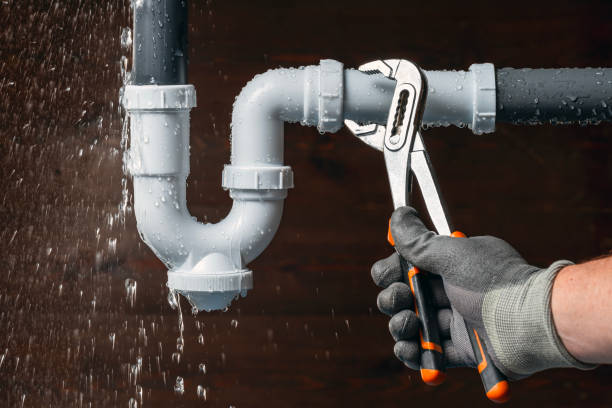 Professional Leak Detection technician working in Greenland, AR